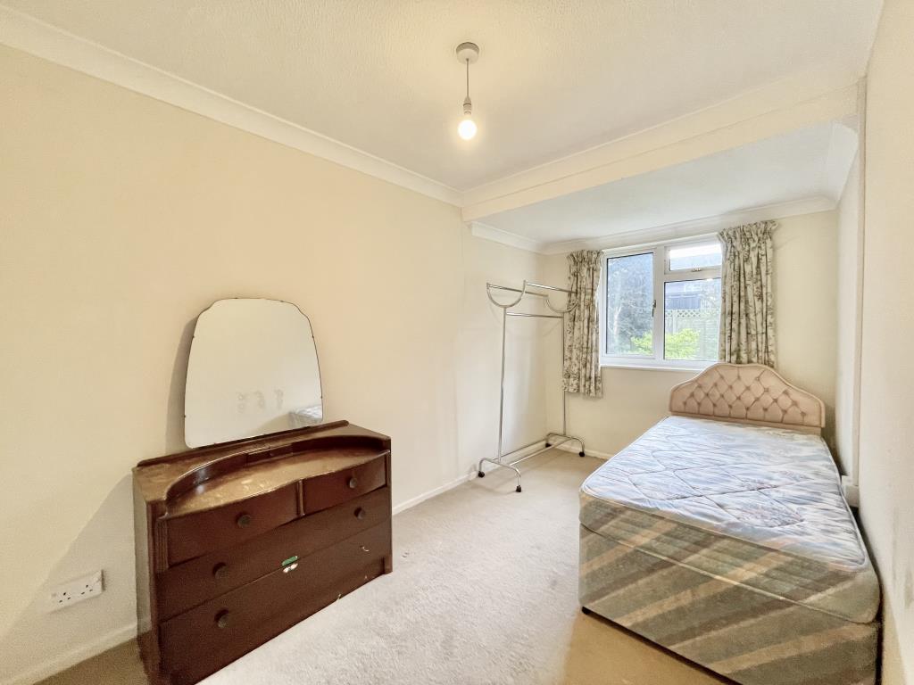Lot: 33 - BUNGALOW FOR IMPROVEMENT IN ATTRACTIVE LOCATION - Second bedroom